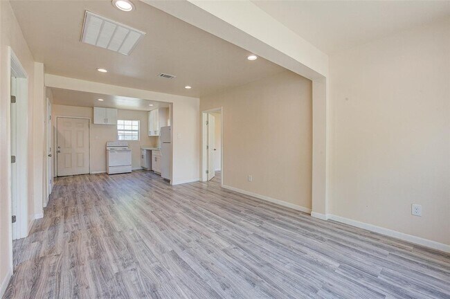 Building Photo - 8709 Knox St