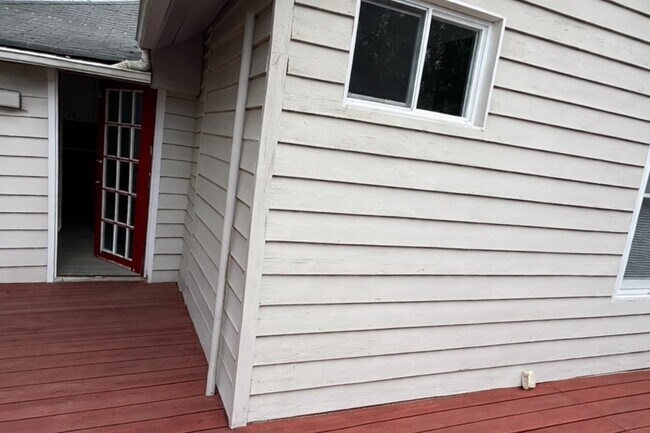 Building Photo - 391 Madison St