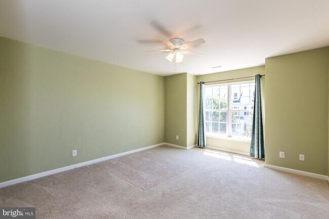 Building Photo - 684 Churchill Rd