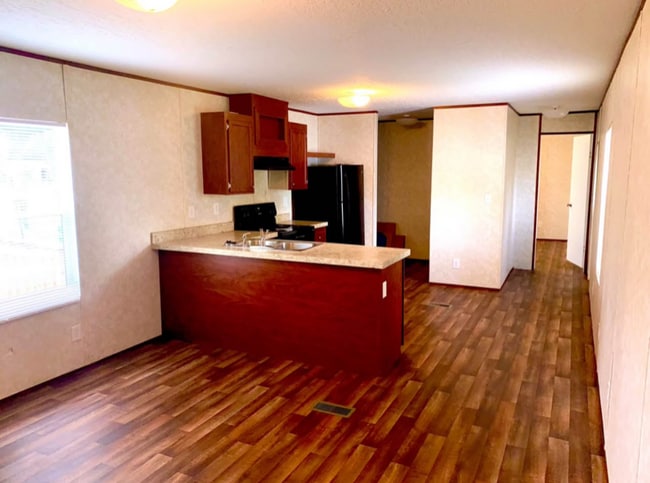 Building Photo - 104 Persimmon Dr