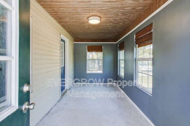 Building Photo - 321 Albany St