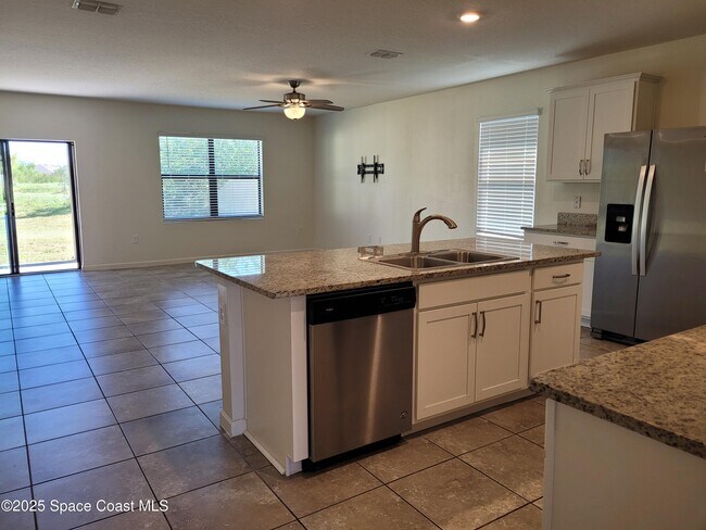 Building Photo - 760 Acadia Ct SE