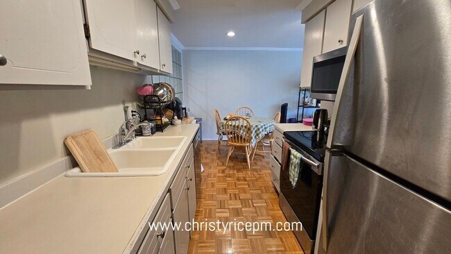 Building Photo - 11010 NE 68th St