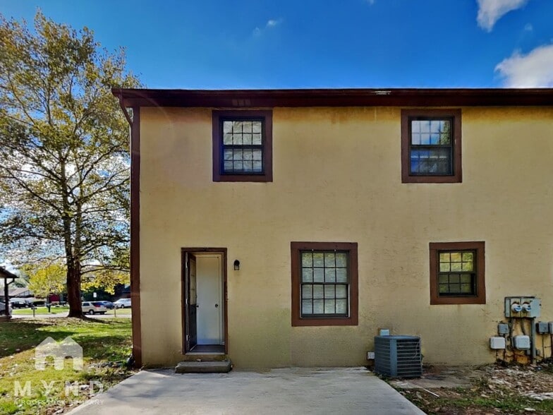 Building Photo - 6372 Birchview Dr S