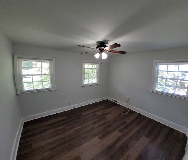 Building Photo - 414 E Radiance Dr