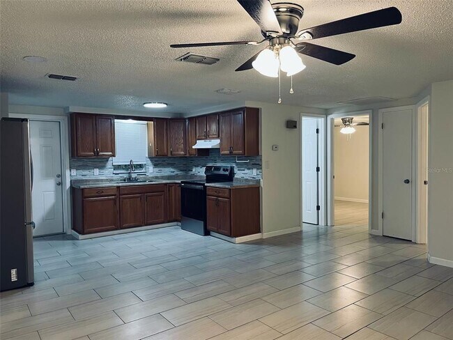 Building Photo - 5323 Satsuma Dr