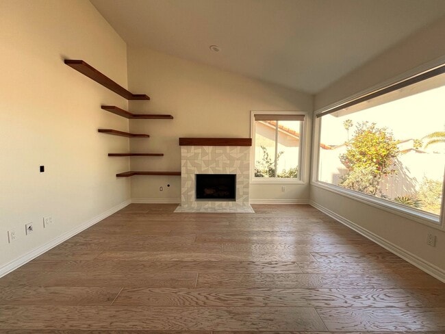 Building Photo - Most Charming Home in La Costa