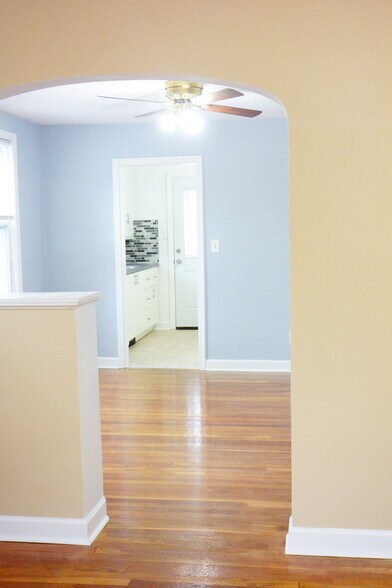 Building Photo - 807 Kennebec Ave