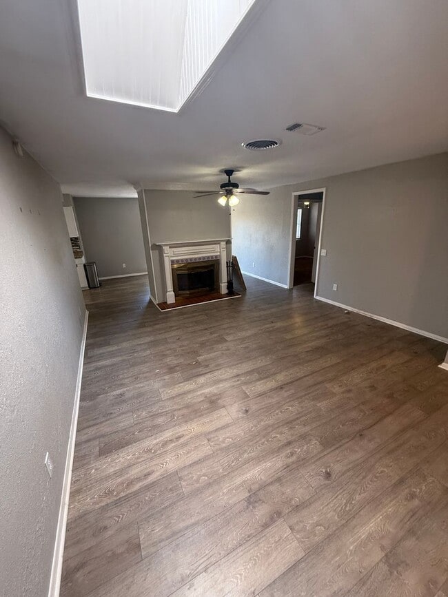 Building Photo - 3/2/2 located off University & 82nd