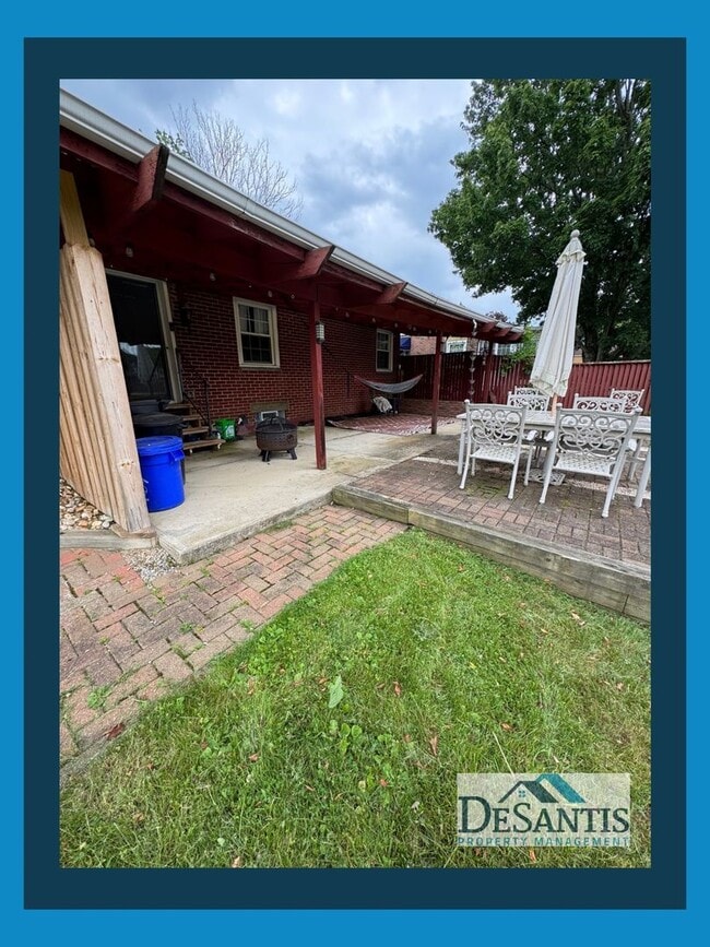 Building Photo - Charming 2-Bedroom Home with Private Backy...