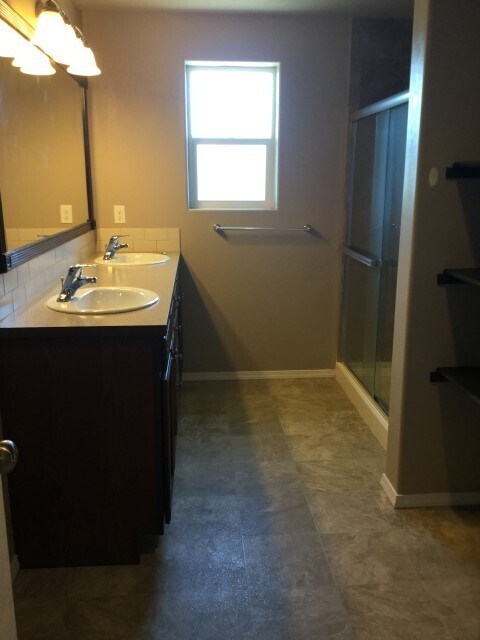 Building Photo - Beautiful 3 bedroom, 2.5 bath in the  Hampton Place/Candlewood Estates!