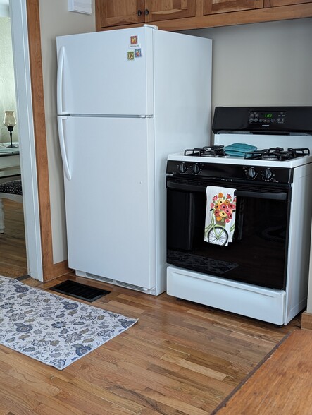 Kitchen (3 of 4) - 2203 Denton St