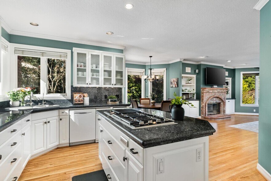 Building Photo - 16235 SW Falcon Dr