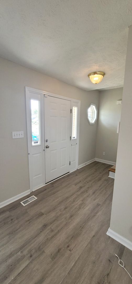 Building Photo - Beautiful 3 Bedroom home w/BONUS ROOM!!
