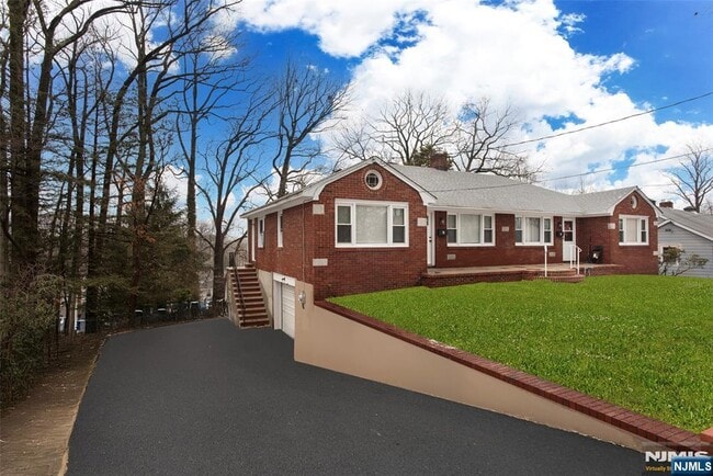 Building Photo - 76 Farview Terrace