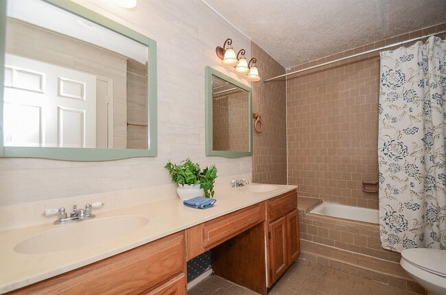 Building Photo - 9414 Clipperwood Pl