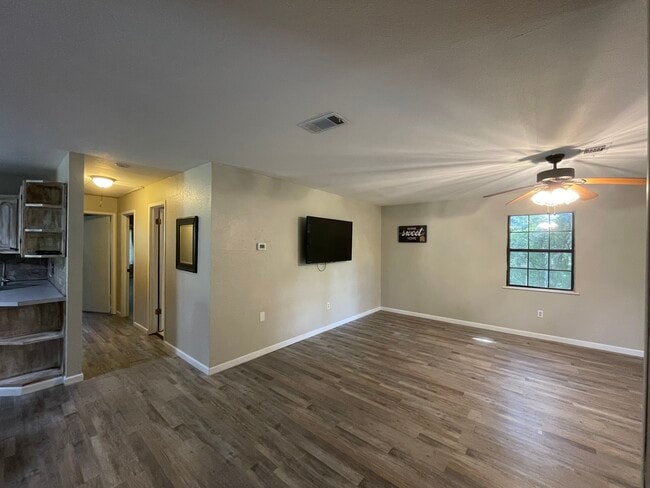 Building Photo - 6951 Co Rd 276