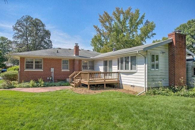 Building Photo - 3 bedroom, 2 bath Ranch -AVAILABLE AUGUST