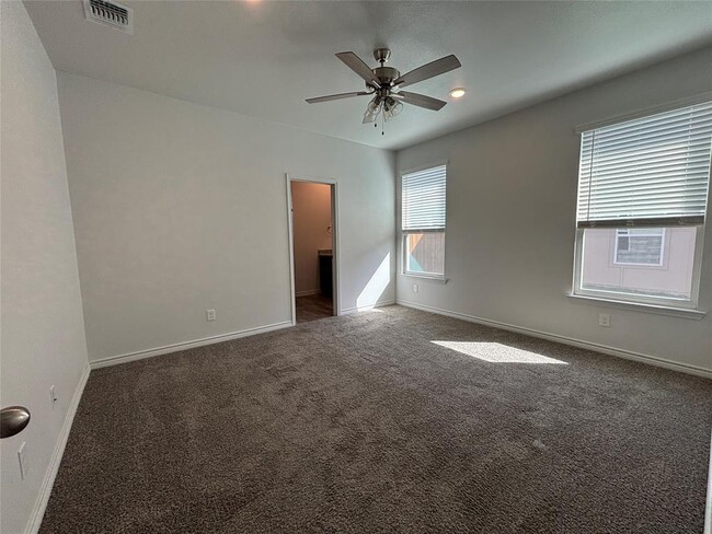 Building Photo - 722 Freedom Cir