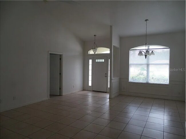 Building Photo - $1,795 ** 3 Bed / 2 Bath * Single Family Home
