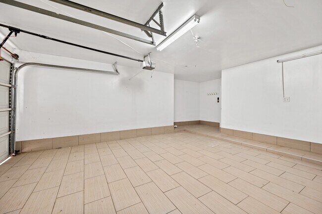 Building Photo - 16019 Mission Village Dr