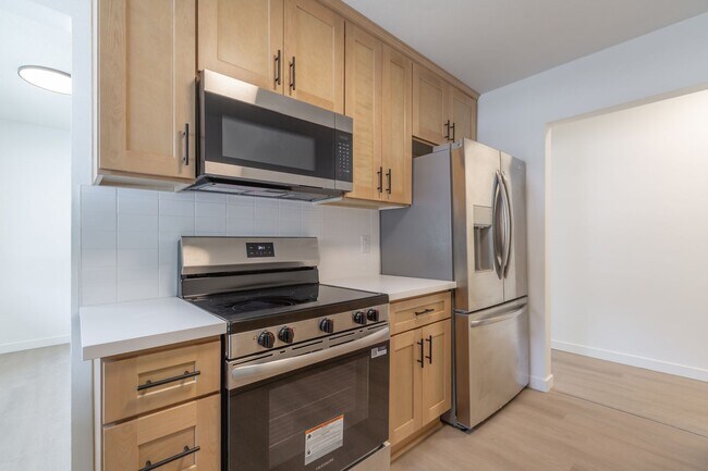 Building Photo - Crowne Pointe Apartment Homes