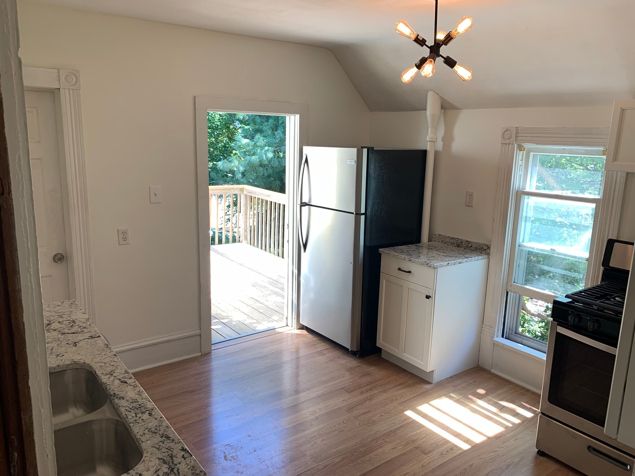 Building Photo - 3117 Harriet Ave