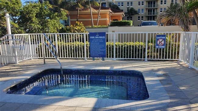 Building Photo - 2030 S Ocean Dr