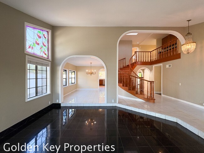Building Photo - Welcome to this stunning 4-bedroom, 3-bathroom home located in the desirable La Costa neighborhoo...