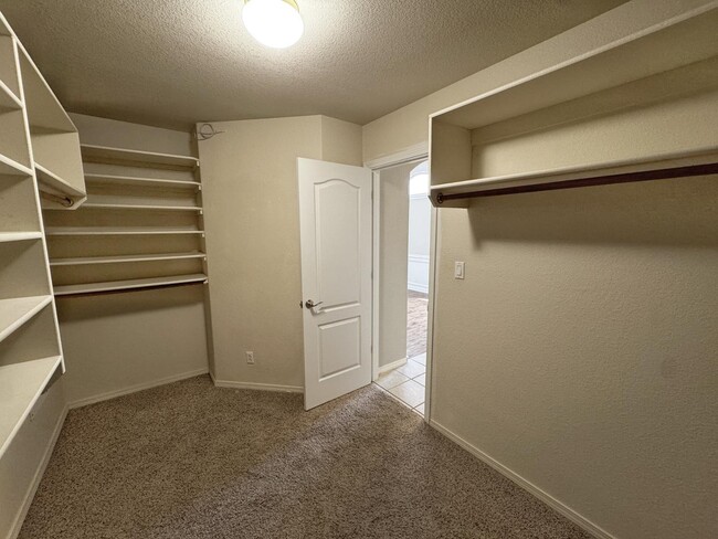 Building Photo - 8608 Quail Creek Ct NE