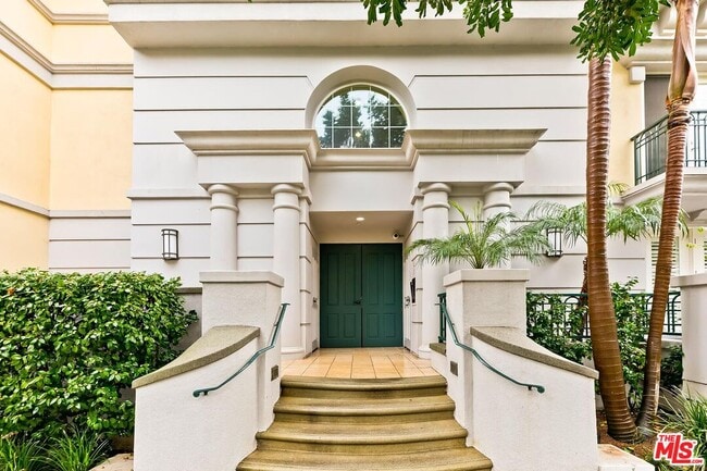 Building Photo - 7101 Playa Vista Dr