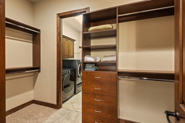 Building Photo - 1922 N Pebble Beach Dr