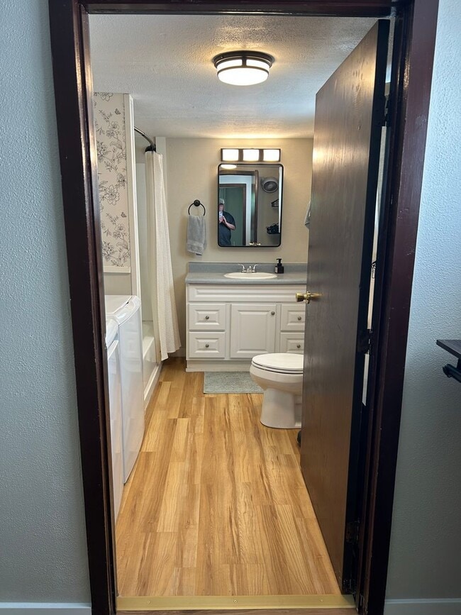 Building Photo - Spacious 3-Bedroom Home for Rent in Evergr...