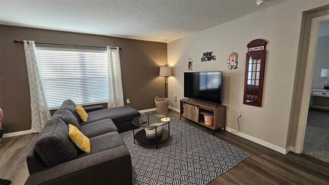 Building Photo - 308 Lake Lucerne Way