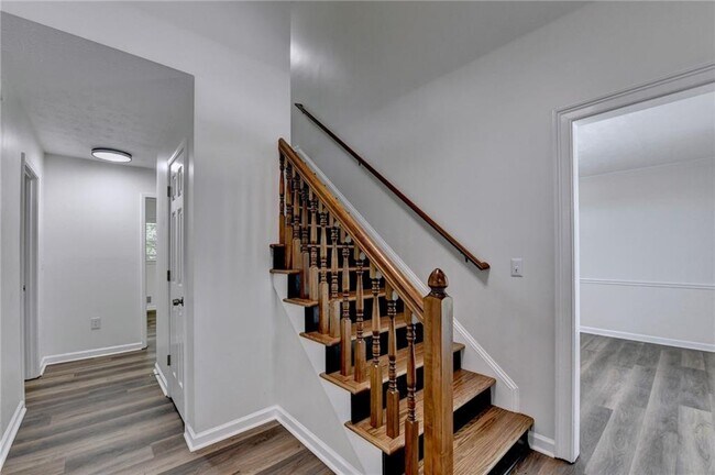 Building Photo - 1530 Plunketts Rd