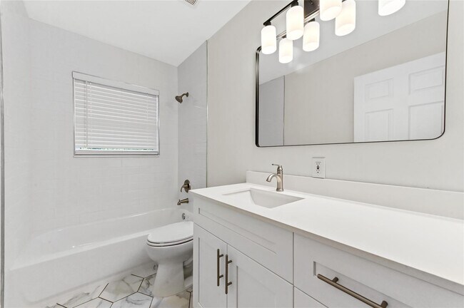 Building Photo - 5606 NW 109th Way