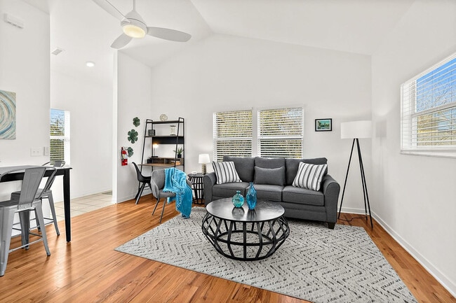 Primary Photo - 27 Old Mission Ave