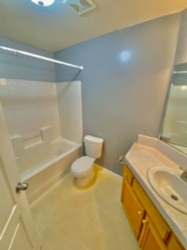 Building Photo - 4 bed/ 3 bath Recently Updated Home!