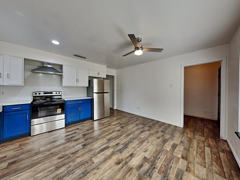 Building Photo - 5106 Woodmeadow Dr