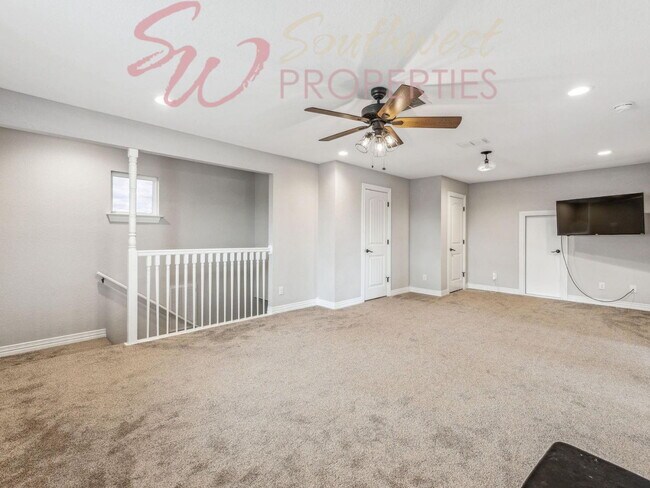 Building Photo - Stunning 5 bedroom, 3.5 bath in Elk Ridge Estates!