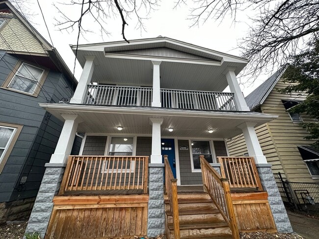 Primary Photo - 3026 Monroe Ave