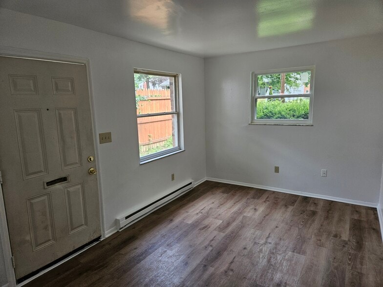 Building Photo - 3935 Zinsle Ave