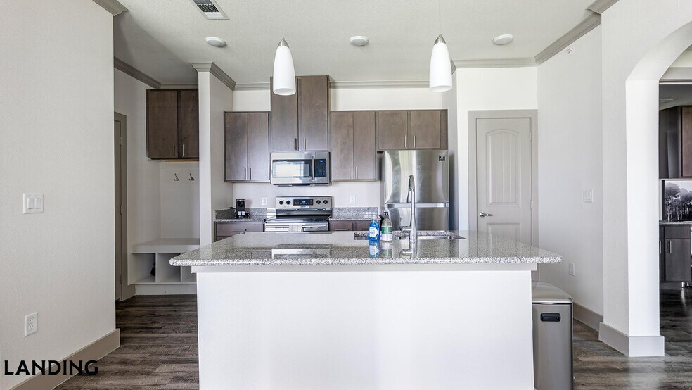 Building Photo - 12500 Shadowglen Trce
