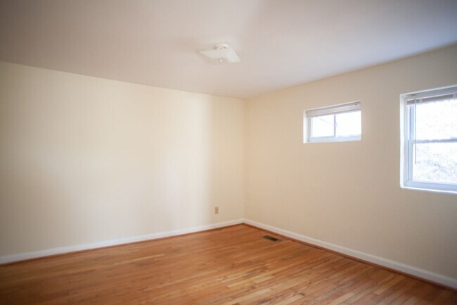 Building Photo - 507 Pine Bluff Trail