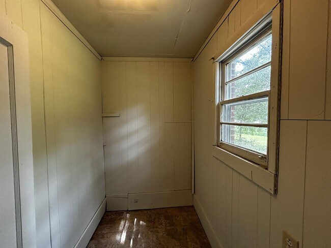 Building Photo - 1233 Crenshaw St