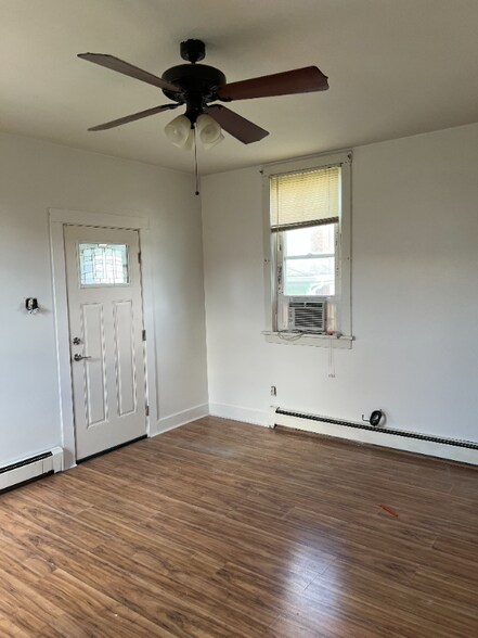 Building Photo - 227 Loyalhanna Ave