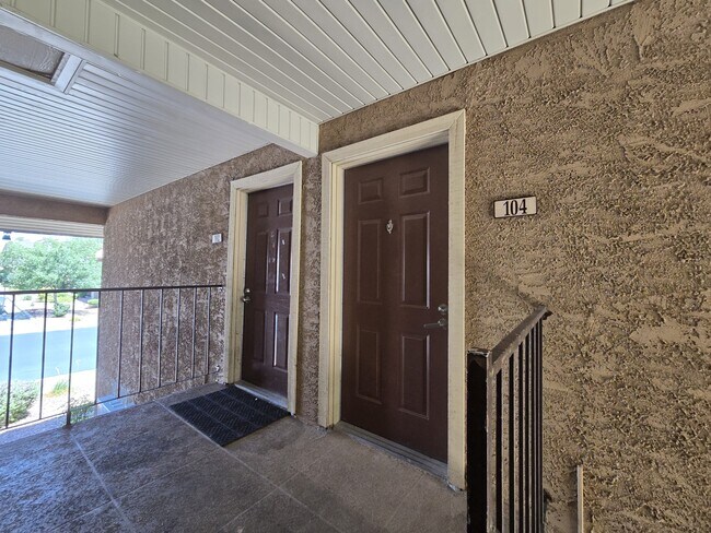 Building Photo - 5081 River Glen Dr