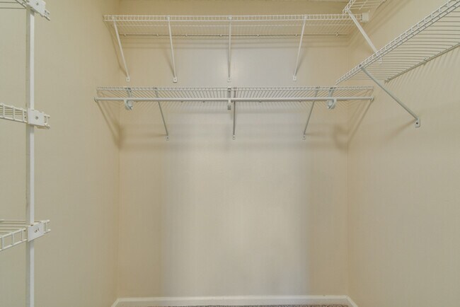 Building Photo - BEAUTIFUL THREE BEDROOM TOWNHOME WITH GARAGE(AVAILABE NOVEMBER)