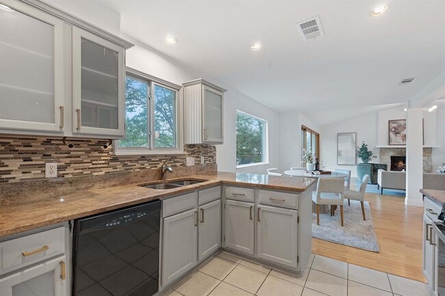 Building Photo - 3633 Peregrine Falcon Dr