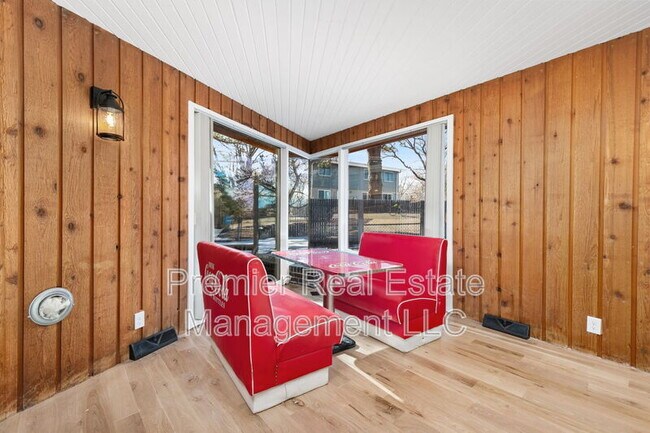 Building Photo - 5905 E Maplewood Ave